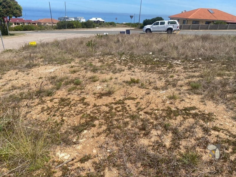 Vacant land for sale Dana Bay, 886m2 corner stand, level plot with sea view, Dana Bay duet development property, prime residential land Mossel Bay.