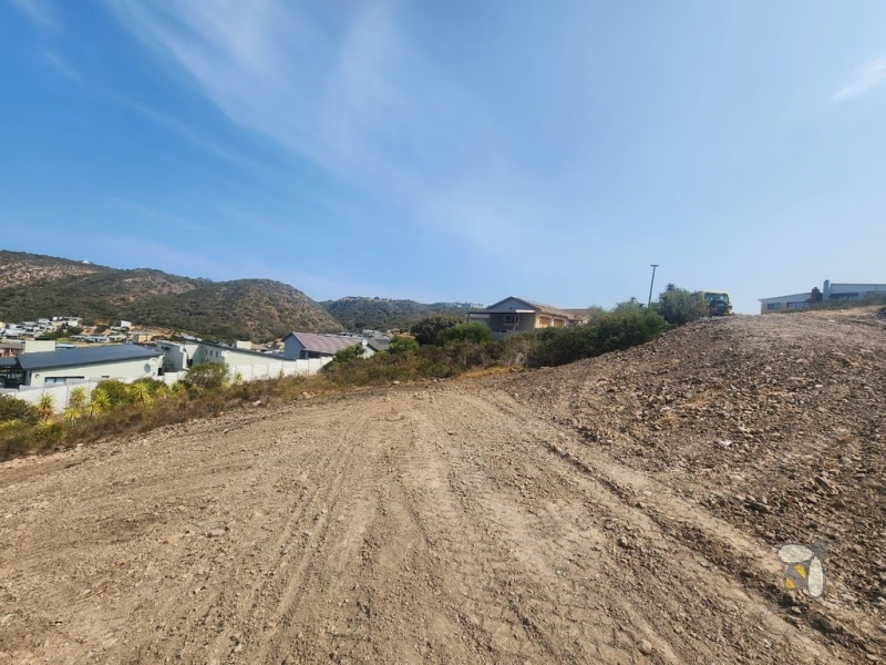 Vacant land Island View Mossel Bay, 847m2 stand with duet plans, approved building plans for sale, development opportunity Mossel Bay, land with mountain views and N2 access.