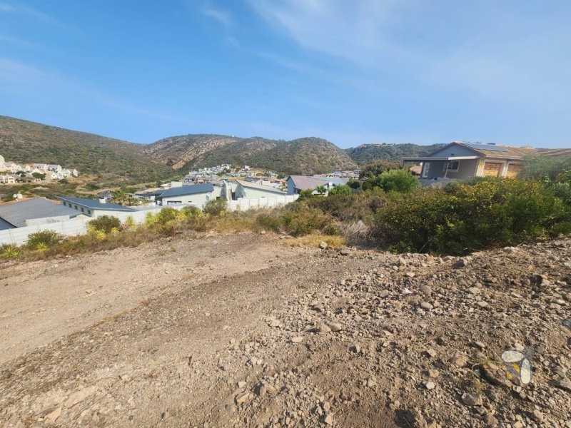 Vacant land Island View Mossel Bay, 847m2 stand with duet plans, approved building plans for sale, development opportunity Mossel Bay, land with mountain views and N2 access.