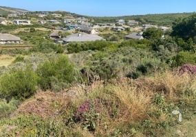 Vacant stand for sale Seemeeu Park, 631m2 sloping plot, land with panoramic mountain view, upmarket area Mossel Bay, investment property with wildlife.