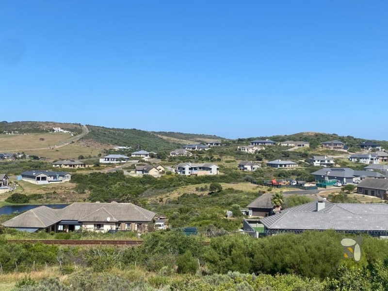 Vacant stand for sale Seemeeu Park, 631m2 sloping plot, land with panoramic mountain view, upmarket area Mossel Bay, investment property with wildlife.