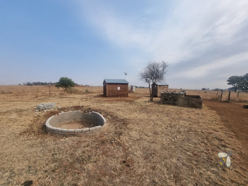 Plot for sale Lindequesdrift, agricultural land near Vanderbijlpark, versatile plot for investment, country property with main road access, plot with Wendy houses.