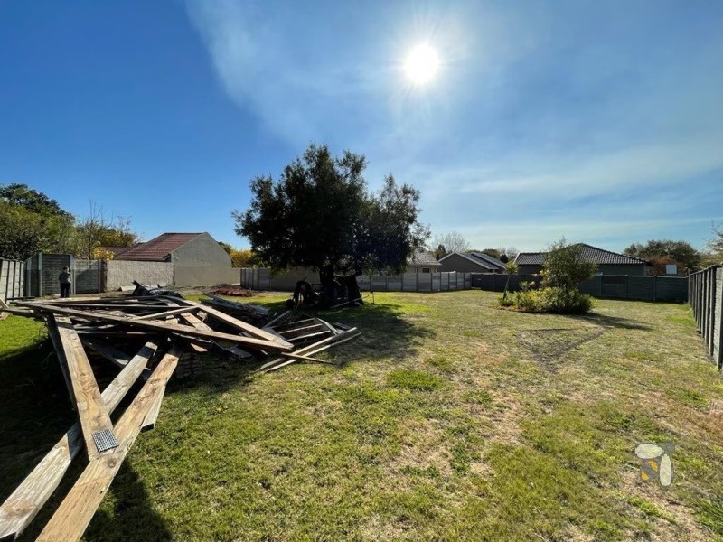 Vacant stand for sale Secunda, subdivided land with building plans, centrally situated plot, 830m2 development opportunity, two houses building plans Secunda.