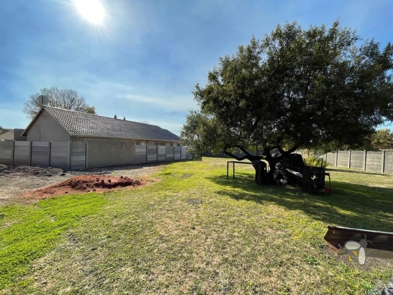 Vacant stand for sale Secunda, subdivided land with building plans, centrally situated plot, 830m2 development opportunity, two houses building plans Secunda.