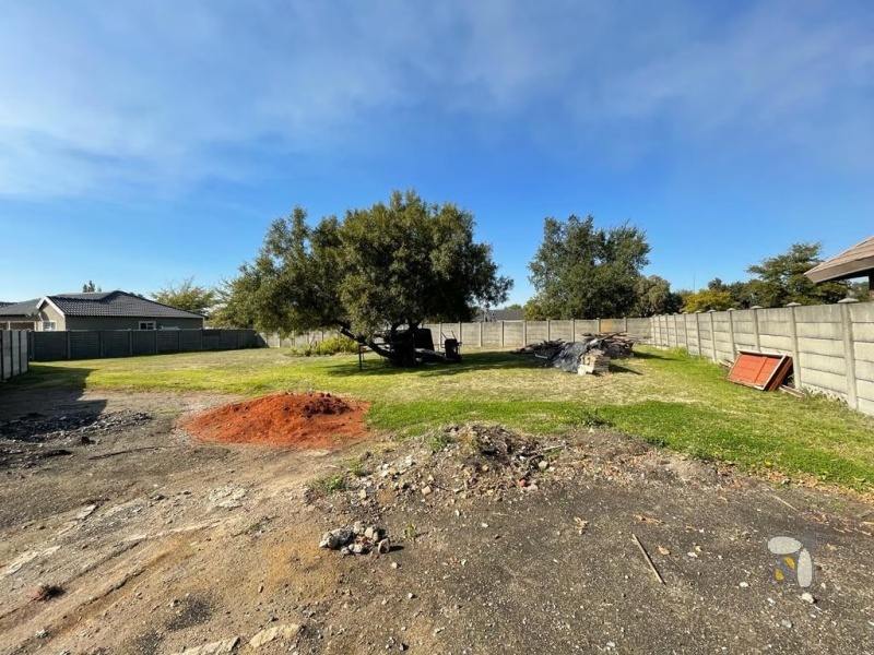 Vacant stand for sale Secunda, subdivided land with building plans, centrally situated plot, 830m2 development opportunity, two houses building plans Secunda.