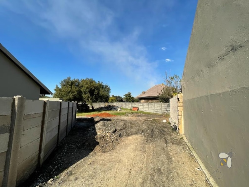 Vacant stand for sale Secunda, subdivided land with building plans, centrally situated plot, 830m2 development opportunity, two houses building plans Secunda.
