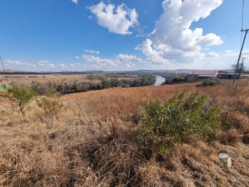 Riverfront stand for sale Vaaloewer, 1500m2 plot Vaal River, large stand for weekend getaway, tranquil riverfront living, property with breathtaking views.