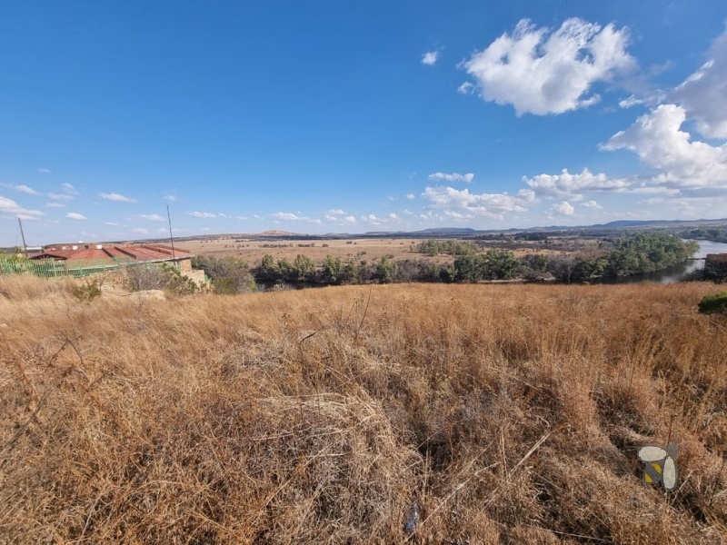 Riverfront stand for sale Vaaloewer, 1500m2 plot Vaal River, large stand for weekend getaway, tranquil riverfront living, property with breathtaking views.