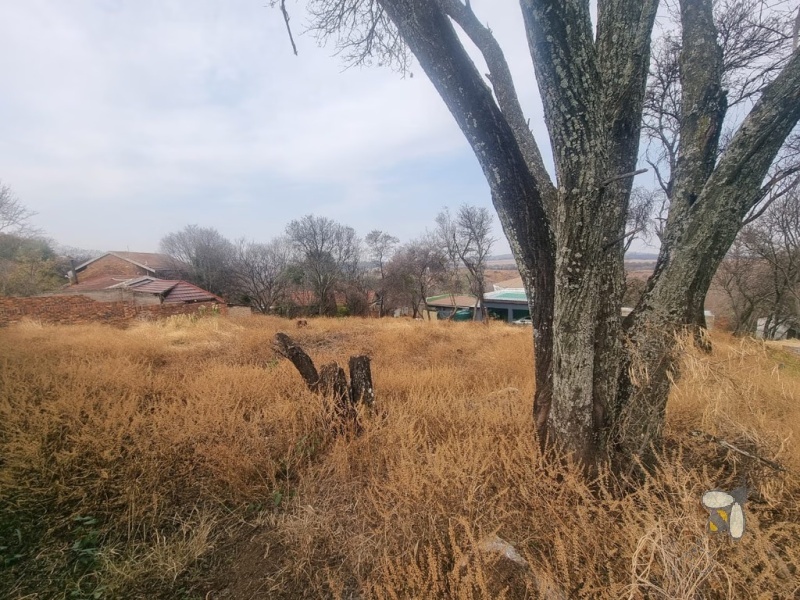 Stand for sale Vaaloewer, 697m2 level plot, property walking distance to Vaal River, quiet and secure town land, riverside lifestyle investment.