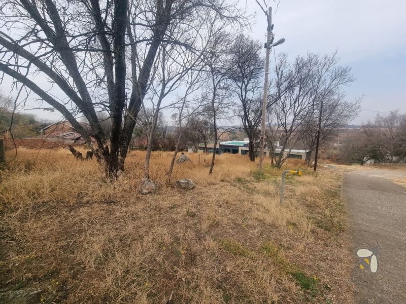 Stand for sale Vaaloewer, 697m2 level plot, property walking distance to Vaal River, quiet and secure town land, riverside lifestyle investment.