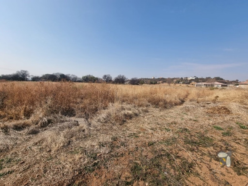 Vacant stand for sale Vaaloewer, 1006m2 level plot, easy to build on land, quiet riverside village stand, cost-effective construction plot.