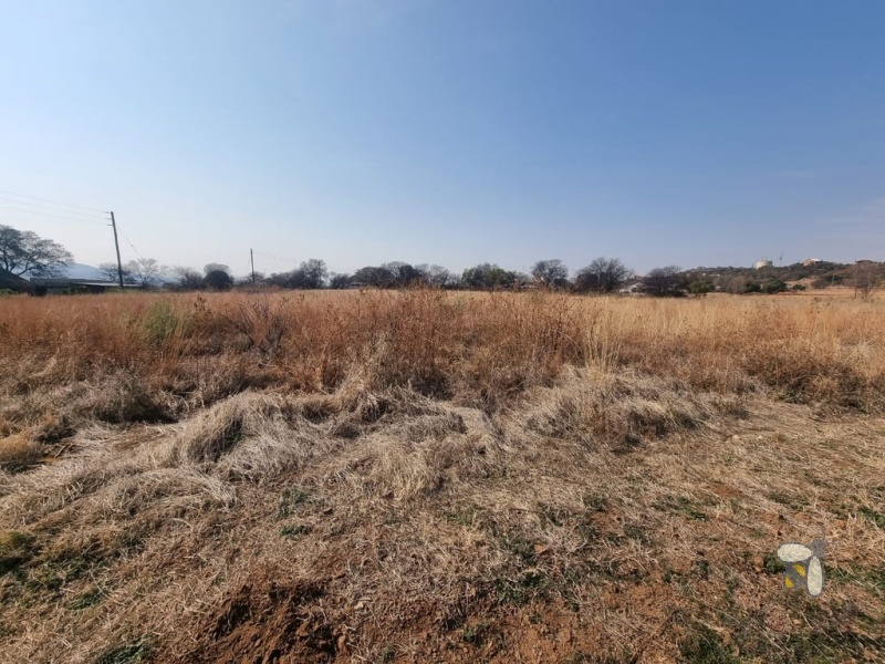 Vacant stand for sale Vaaloewer, 1006m2 level plot, easy to build on land, quiet riverside village stand, cost-effective construction plot.