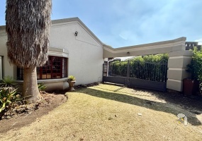 Fully furnished rental Secunda Green Area, 5 bedroom house with flat to let, corporate rental Secunda, house with backup power and cleaning included, large family home for rent.