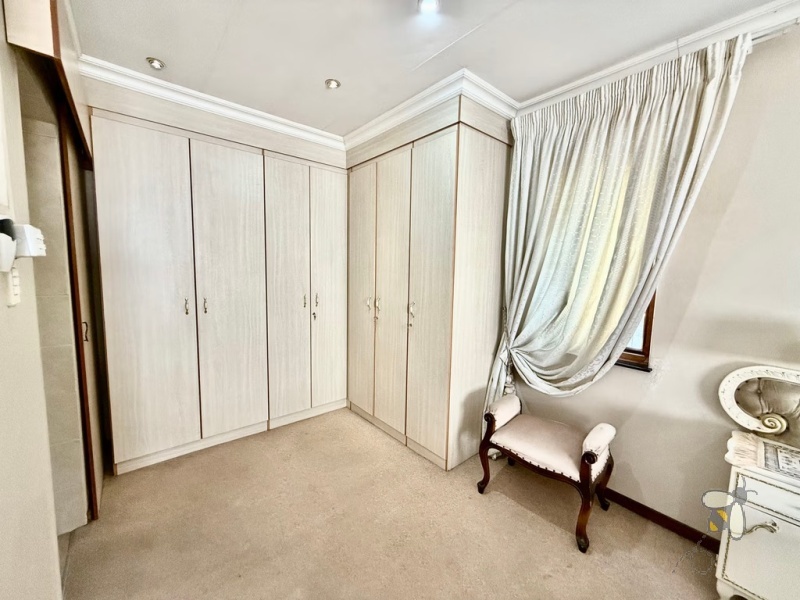 Fully furnished rental Secunda Green Area, 5 bedroom house with flat to let, corporate rental Secunda, house with backup power and cleaning included, large family home for rent.