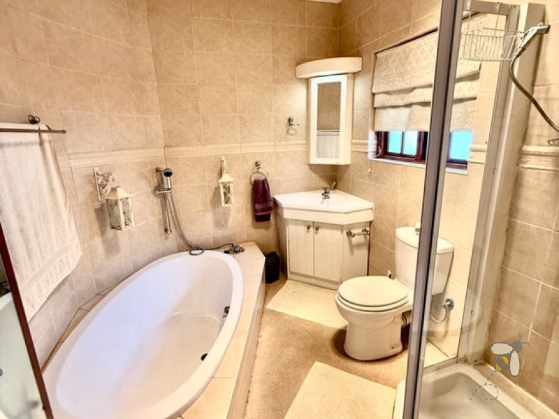 Fully furnished rental Secunda Green Area, 5 bedroom house with flat to let, corporate rental Secunda, house with backup power and cleaning included, large family home for rent.