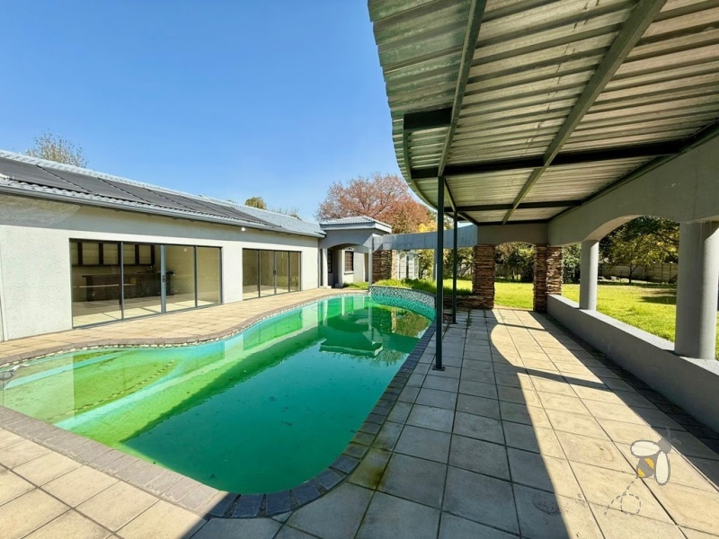 5 bedroom house to let Secunda Central, luxury family home for rent, guesthouse potential property rental, house with pool and entertainment area, large secure home Secunda.