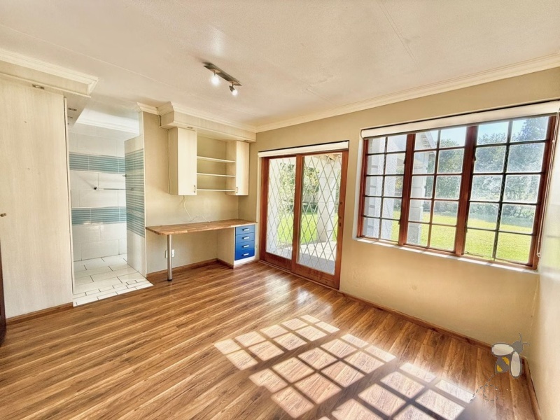 5 bedroom house to let Secunda Central, luxury family home for rent, guesthouse potential property rental, house with pool and entertainment area, large secure home Secunda.