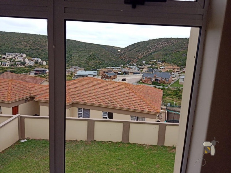 House to rent Island View Mossel Bay, 3 bedroom pet friendly rental, long-term rental Mossel Bay, rental with indoor braai and double garage, available November 2025.