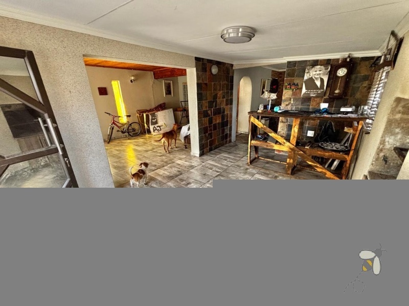 3 bedroom house with flat to rent Secunda, family home with pool for rent, rental with bachelor flat and carports, property with JoJo tank and braai, spacious rental home.