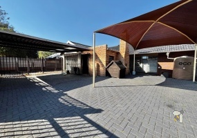 3 bedroom house with flat to rent Secunda, family home with pool for rent, rental with bachelor flat and carports, property with JoJo tank and braai, spacious rental home.