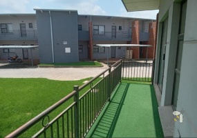 2 bedroom apartment for sale Rynfield Benoni, En Gedi complex apartment, secure starter flat with pool, property near Lakeside Mall OR Tambo, investment apartment East Rand.