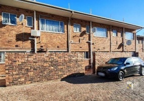 2 bedroom apartment for sale Witfield Boksburg, Grangewood complex property, secure unit with garage, investment property near East Rand Mall, lock-up-and-go near OR Tambo.