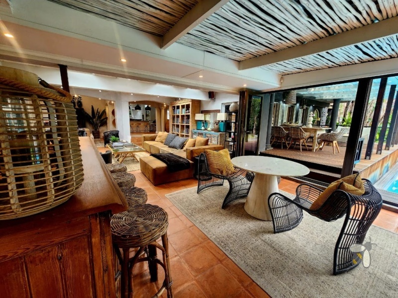 5 bedroom house for sale Linkside Mossel Bay, luxury coastal home with flatlet, house with solar and inverter system, north facing property Garden Route, en-suite bedrooms Mossel Bay.