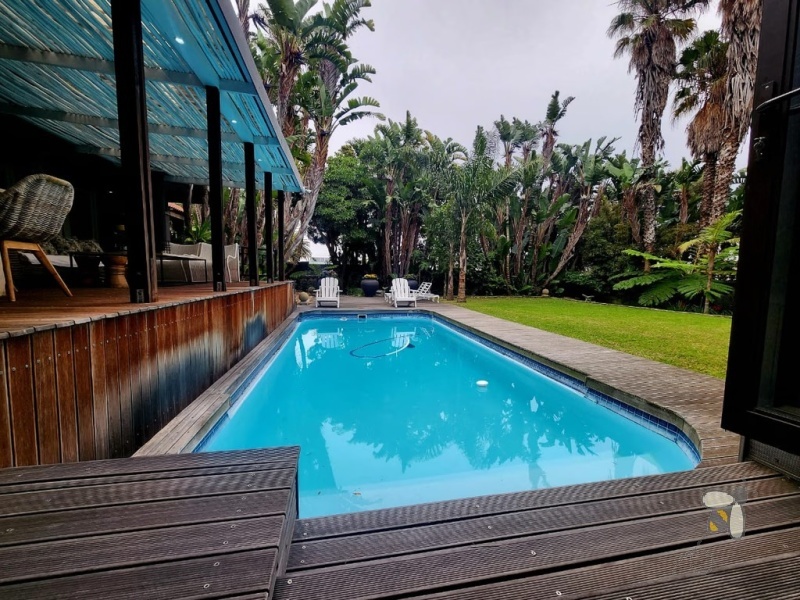 5 bedroom house for sale Linkside Mossel Bay, luxury coastal home with flatlet, house with solar and inverter system, north facing property Garden Route, en-suite bedrooms Mossel Bay.