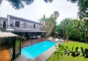 5 bedroom house for sale Linkside Mossel Bay, luxury coastal home with flatlet, house with solar and inverter system, north facing property Garden Route, en-suite bedrooms Mossel Bay.