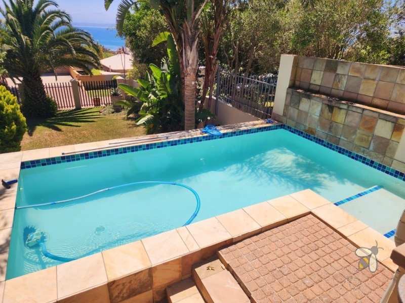 Historical home for sale Mossel Bay, 3 bedroom house with flatlet Linkside, prestigious property with wine cellar, house with pool and scullery, prime investment Mossel Bay heritage.