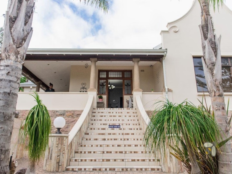 Historical home for sale Mossel Bay, 3 bedroom house with flatlet Linkside, prestigious property with wine cellar, house with pool and scullery, prime investment Mossel Bay heritage.