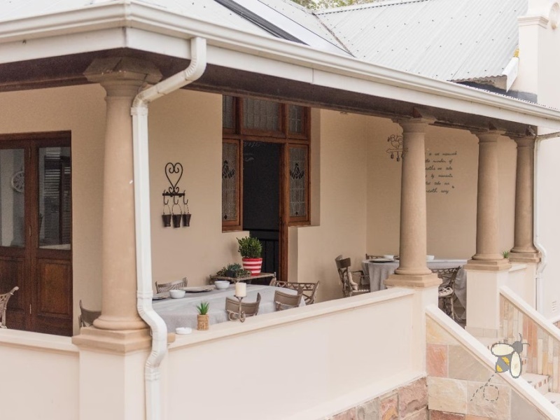 Historical home for sale Mossel Bay, 3 bedroom house with flatlet Linkside, prestigious property with wine cellar, house with pool and scullery, prime investment Mossel Bay heritage.