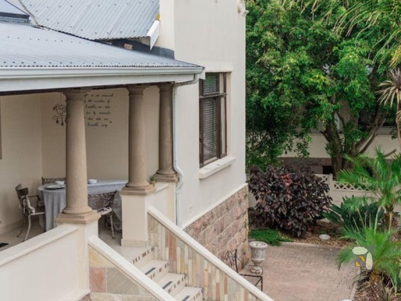 Historical home for sale Mossel Bay, 3 bedroom house with flatlet Linkside, prestigious property with wine cellar, house with pool and scullery, prime investment Mossel Bay heritage.
