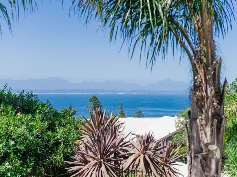 Historical home for sale Mossel Bay, 3 bedroom house with flatlet Linkside, prestigious property with wine cellar, house with pool and scullery, prime investment Mossel Bay heritage.