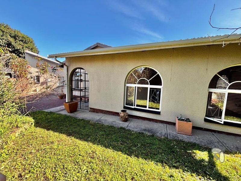 4 bedroom house for sale Secunda, family home with pool, spacious property with ample parking, house in peaceful neighbourhood, well-kept home for sale.