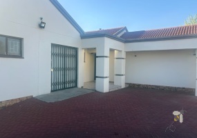 3 bedroom house for rent Secunda, pet-friendly rental Secunda, rental with prepaid electricity included, affordable elegance family home, house with private garden to let.