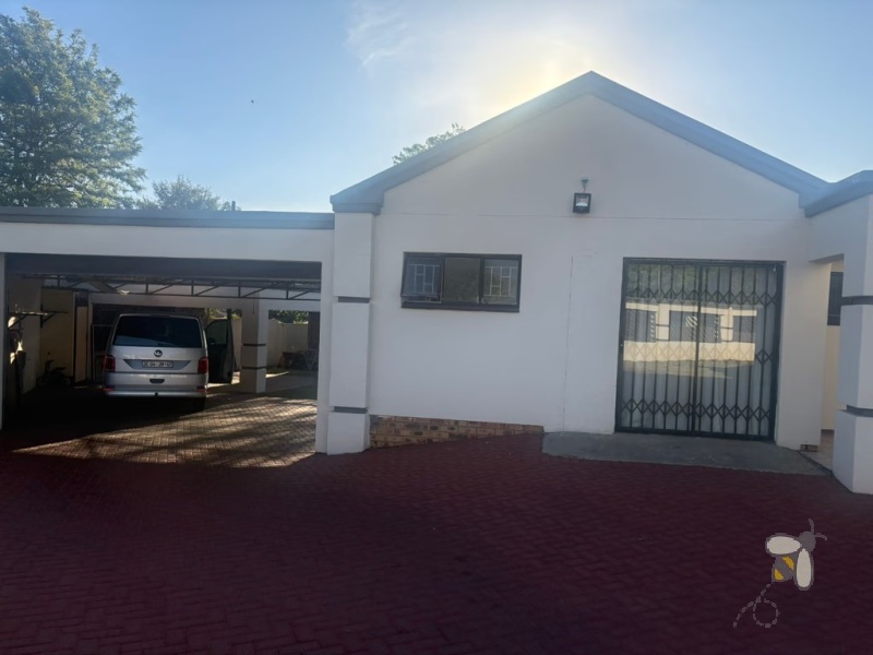 3 bedroom house for rent Secunda, pet-friendly rental Secunda, rental with prepaid electricity included, affordable elegance family home, house with private garden to let.