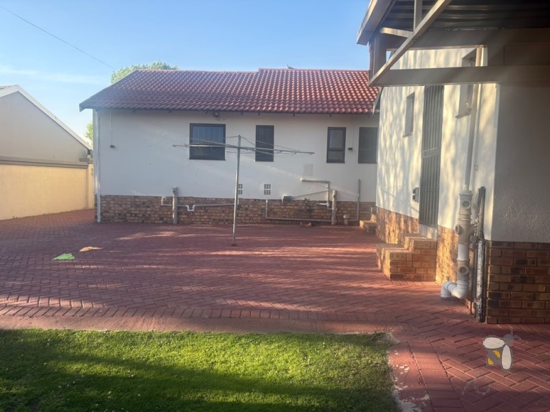 3 bedroom house for rent Secunda, pet-friendly rental Secunda, rental with prepaid electricity included, affordable elegance family home, house with private garden to let.