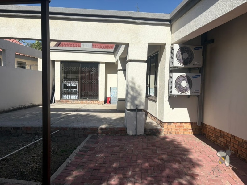 3 bedroom house for rent Secunda, pet-friendly rental Secunda, rental with prepaid electricity included, affordable elegance family home, house with private garden to let.
