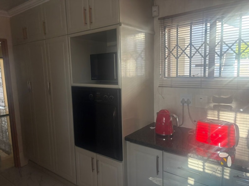3 bedroom house for rent Secunda, pet-friendly rental Secunda, rental with prepaid electricity included, affordable elegance family home, house with private garden to let.