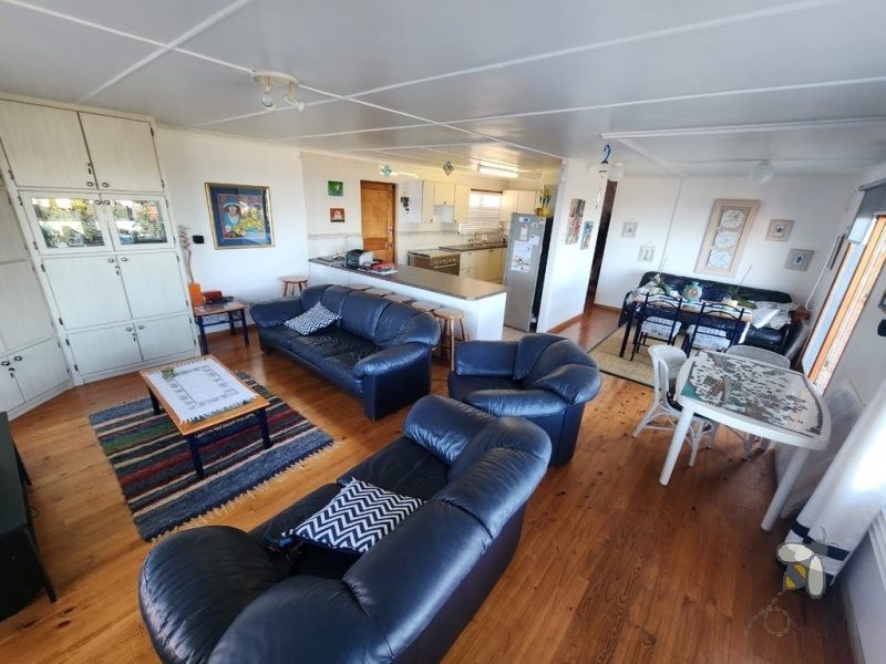 2 bedroom house to let Dana Bay Mossel Bay, furnished rental with inverter, house with sea view to rent, coastal rental not pet friendly, rental available June.