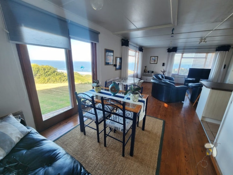 2 bedroom house to let Dana Bay Mossel Bay, furnished rental with inverter, house with sea view to rent, coastal rental not pet friendly, rental available June.