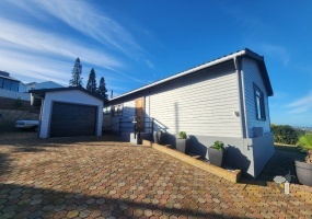 2 bedroom house to let Dana Bay Mossel Bay, furnished rental with inverter, house with sea view to rent, coastal rental not pet friendly, rental available June.