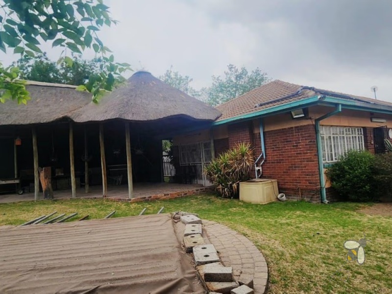 4 bedroom house to rent Kriel, family rental with swimming pool, house with lapa entertainment area, rental with JoJo tank backup water, Kriel rental with prepaid electricity.