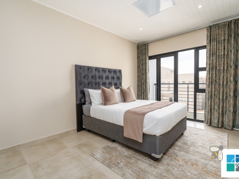 2 bedroom duplex for rent Suidheuwel, rent special free November, pet friendly rental with gas stove, secure estate living with solar geyser, newly built duplex near Curro.