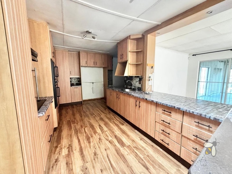 4 bedroom house for rent Secunda, family rental with braai area, pet-friendly house to let Secunda, water included in rent, spacious home with carports.