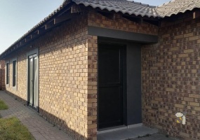 3 bedroom house to let Secunda, modern freestanding home with garage, rental for families/professionals, low-maintenance living Secunda, secure 3BR rental.