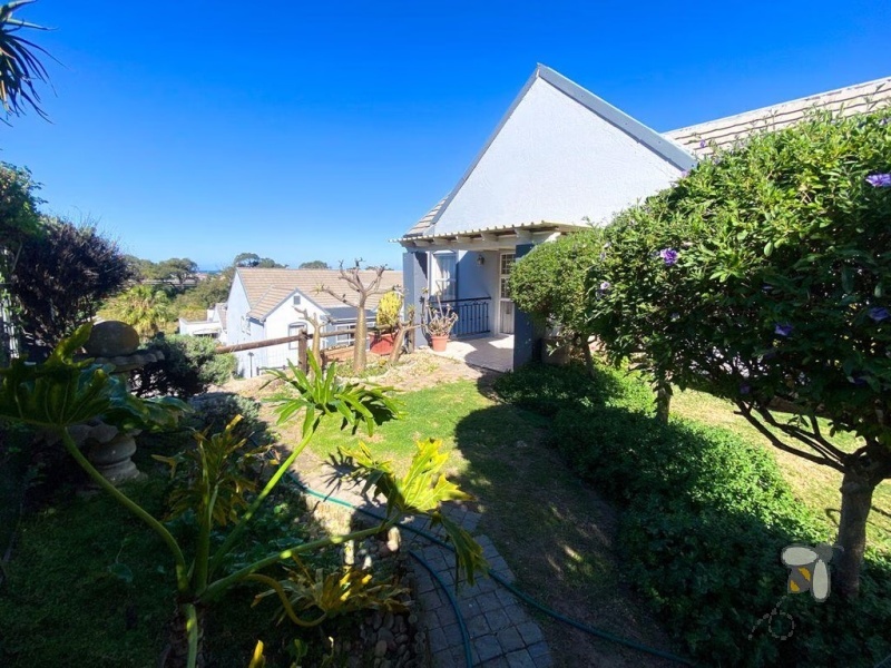 3 bedroom townhouse for rent Seemeeu Park, furnished rental Mossel Bay, pet friendly townhouse small dogs, short term rental 2025, rental with 3 bathrooms.