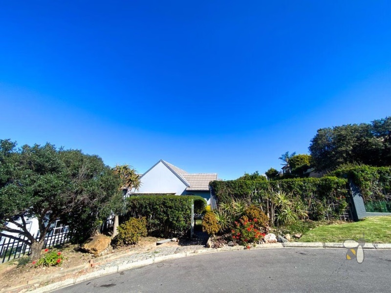 3 bedroom townhouse for rent Seemeeu Park, furnished rental Mossel Bay, pet friendly townhouse small dogs, short term rental 2025, rental with 3 bathrooms.