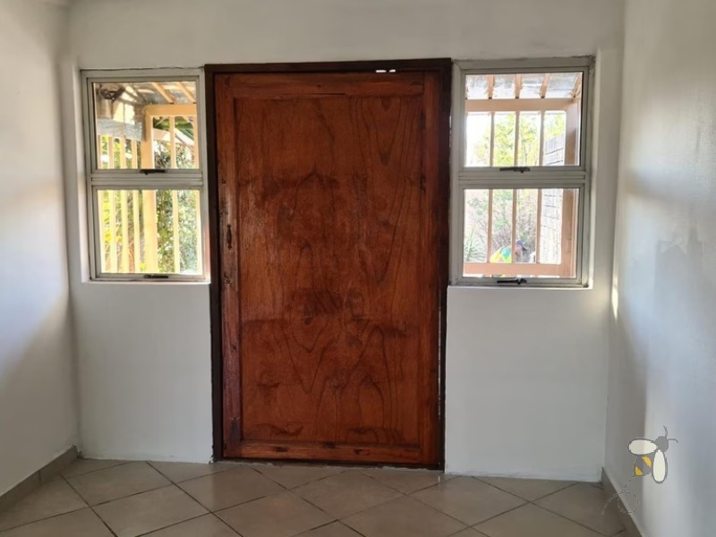 2 bedroom house for rent Secunda, rental with inverter and JoJo tank, pet friendly rental with garden service, flexible 2/3 bedroom layout, modern home with backup power.